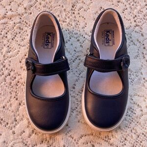 Keds girls shoes. Size 4 Navy Blue Brand new.